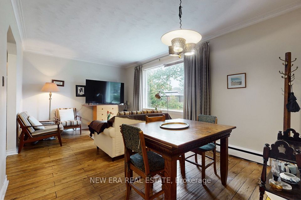 28 Thomas Avenue, Toronto, ON M1C 1E5 5