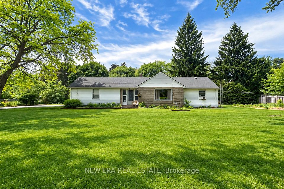 28 Thomas Avenue, Toronto, ON M1C 1E5 2
