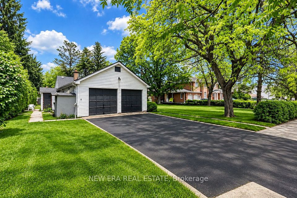 28 Thomas Avenue, Toronto, ON M1C 1E5 3