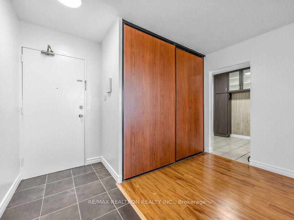 180 Markham Road 501, Toronto, ON M1M 2Z9 5