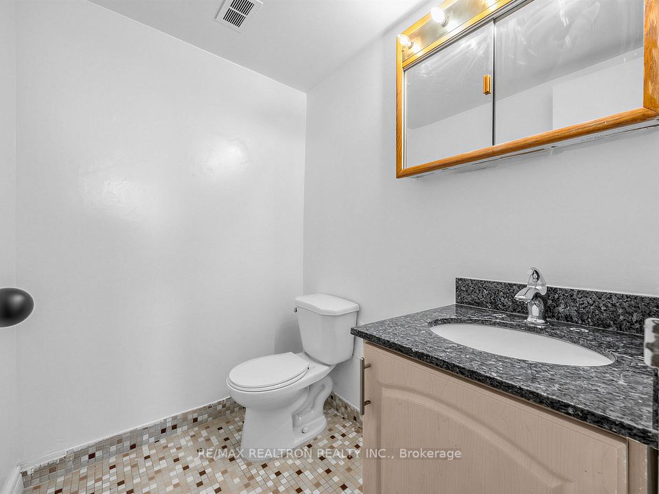180 Markham Road 501, Toronto, ON M1M 2Z9 19