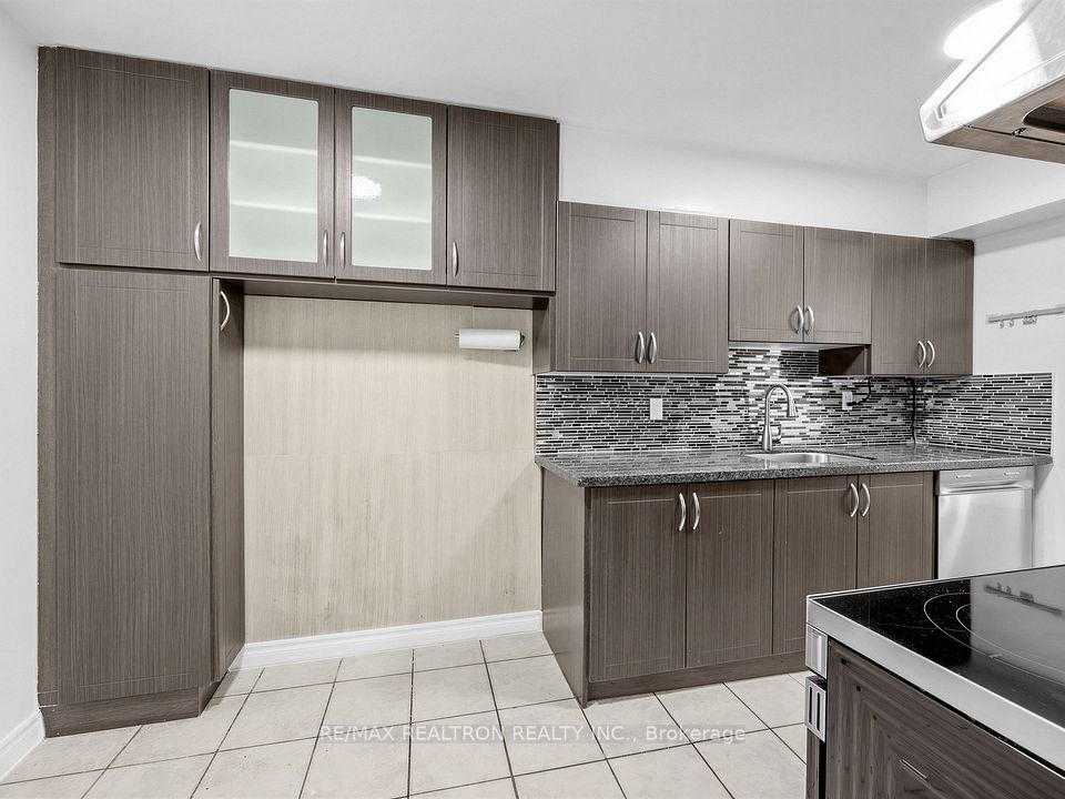 180 Markham Road 501, Toronto, ON M1M 2Z9 16