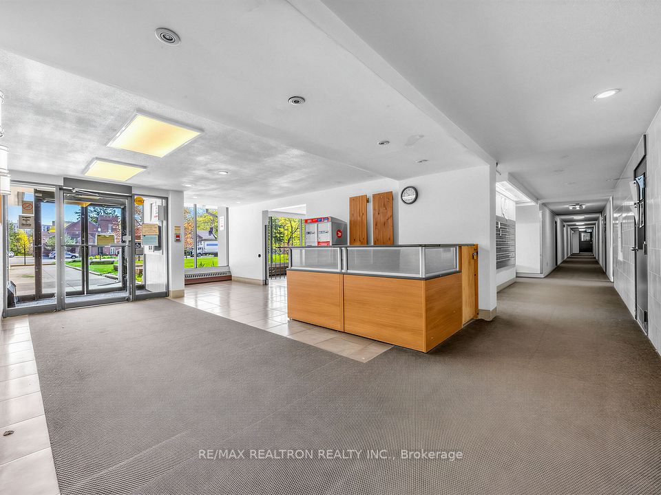 180 Markham Road 501, Toronto, ON M1M 2Z9 2