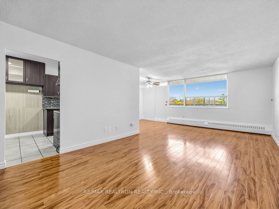 180 Markham Road 501, Toronto, ON M1M 2Z9 6