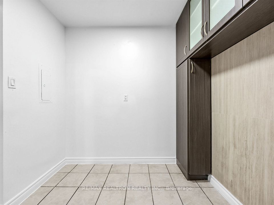 180 Markham Road 501, Toronto, ON M1M 2Z9 17