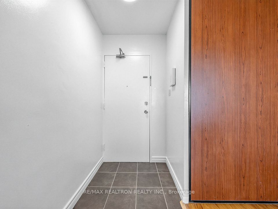 180 Markham Road 501, Toronto, ON M1M 2Z9 4