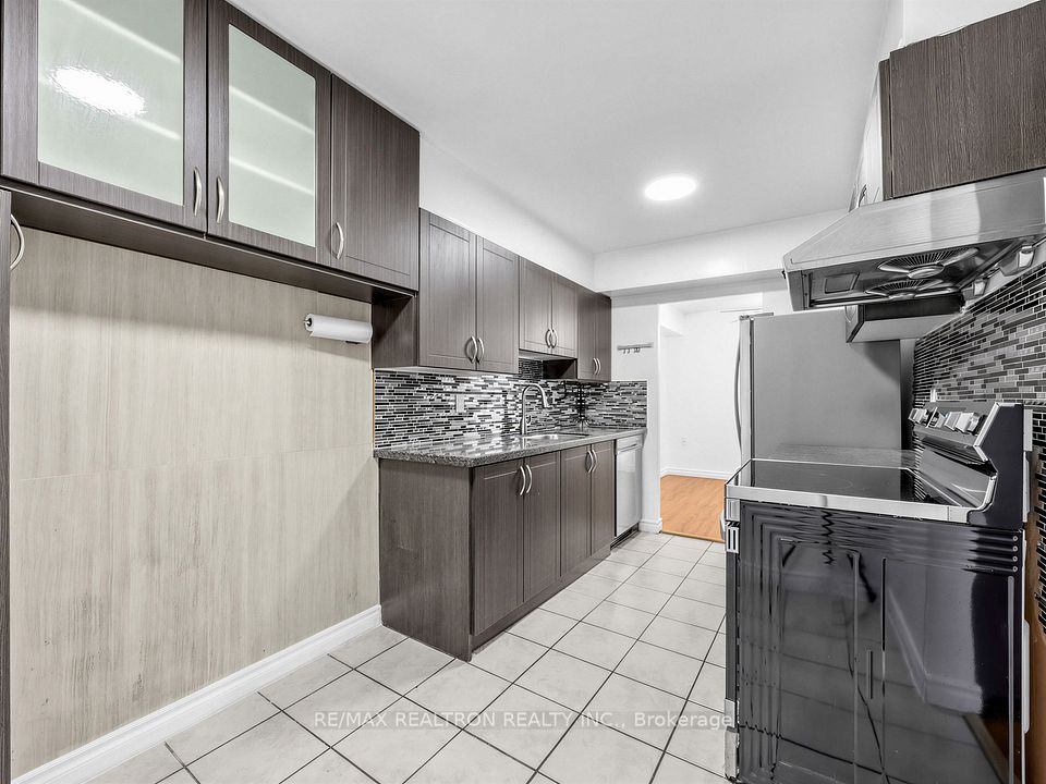 180 Markham Road 501, Toronto, ON M1M 2Z9 15