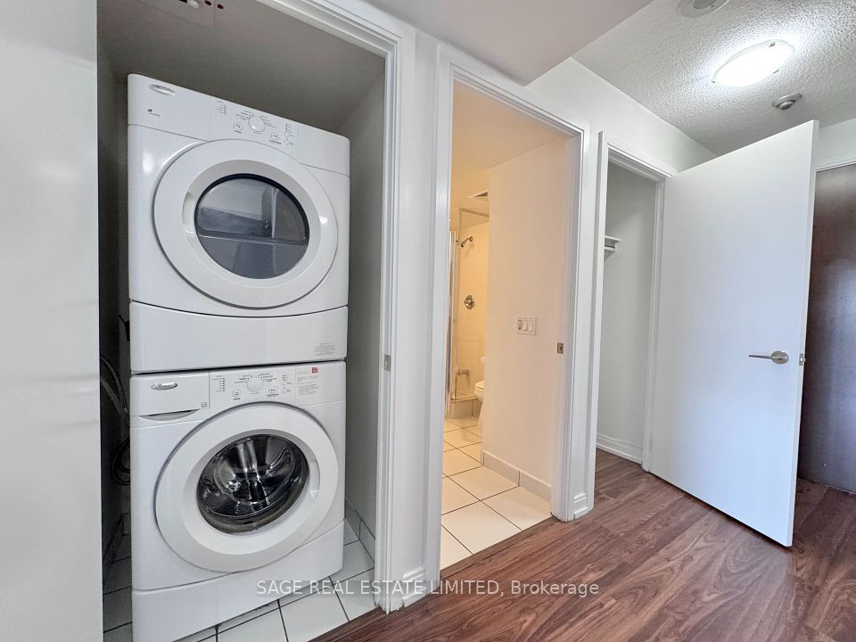 181 Village Green Square 2415, Toronto, ON M1S 0K6 6