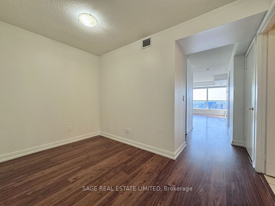 181 Village Green Square 2415, Toronto, ON M1S 0K6 2