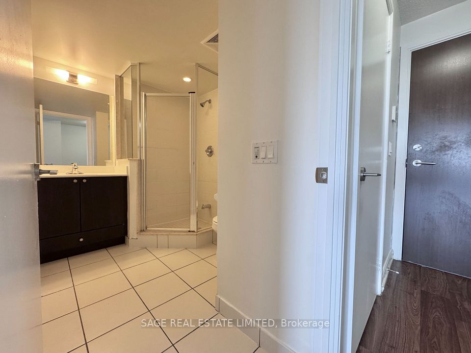 181 Village Green Square 2415, Toronto, ON M1S 0K6 7