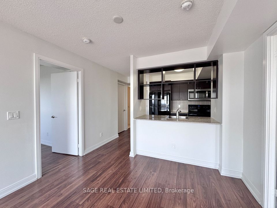 181 Village Green Square 2415, Toronto, ON M1S 0K6 16