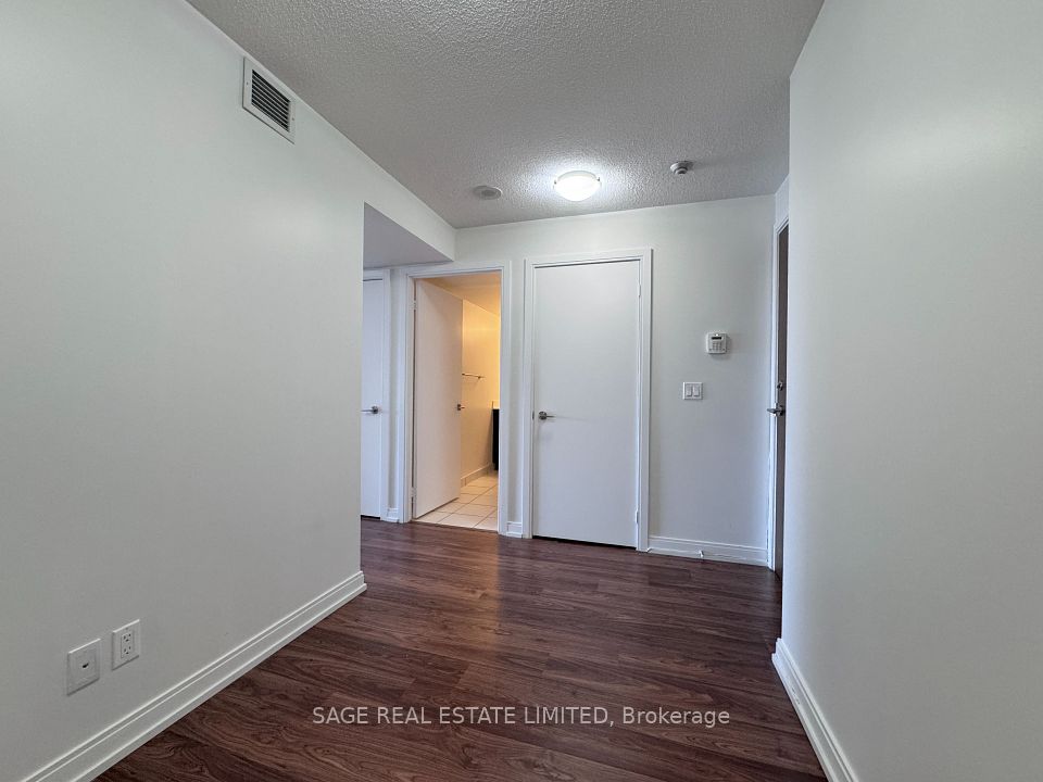181 Village Green Square 2415, Toronto, ON M1S 0K6 5