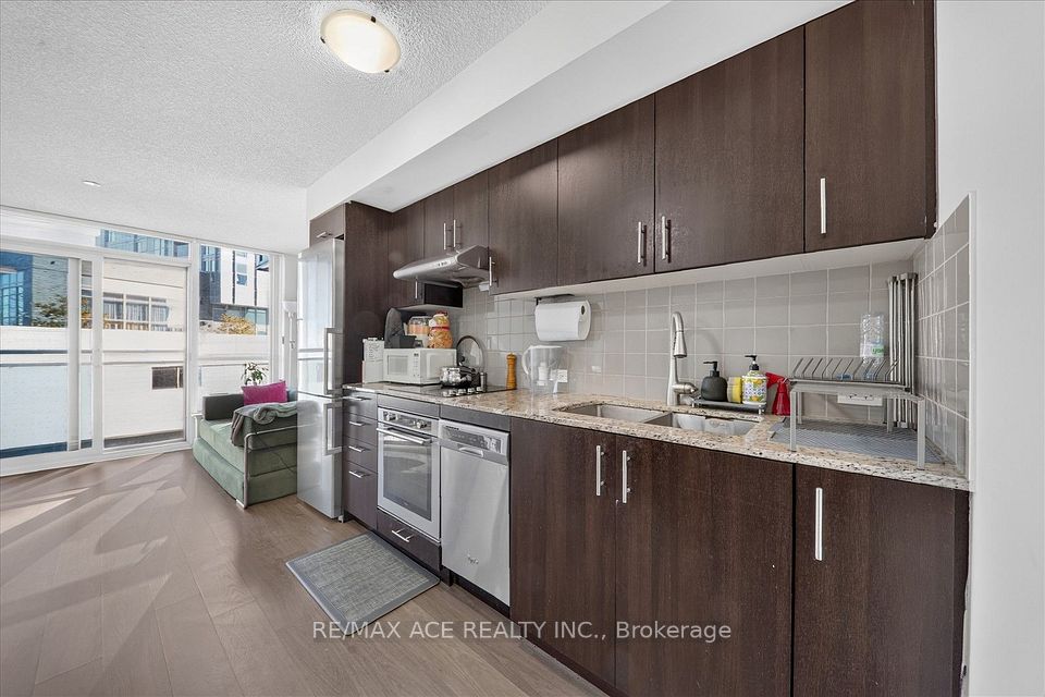 255 Village Green Square 409, Toronto, ON M1S 0L7 9