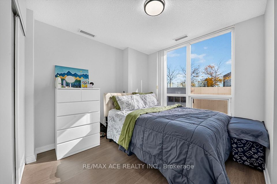 255 Village Green Square 409, Toronto, ON M1S 0L7 16