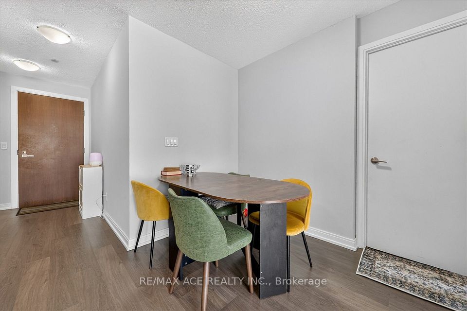 255 Village Green Square 409, Toronto, ON M1S 0L7 8