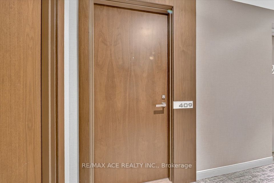 255 Village Green Square 409, Toronto, ON M1S 0L7 7
