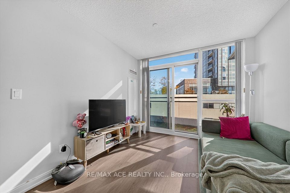 255 Village Green Square 409, Toronto, ON M1S 0L7 13