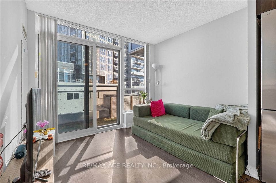 255 Village Green Square 409, Toronto, ON M1S 0L7 12
