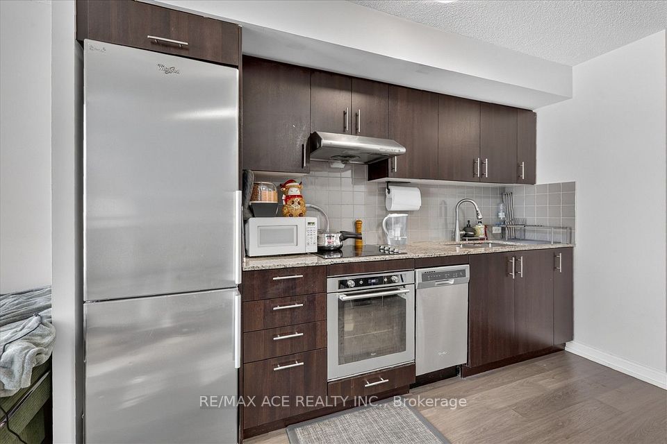 255 Village Green Square 409, Toronto, ON M1S 0L7 11