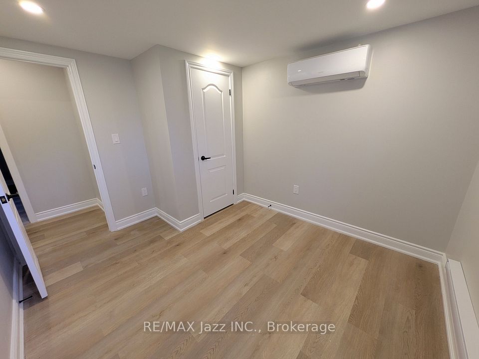 311 Dwight Avenue 2, Oshawa, ON L1J 1K8 25