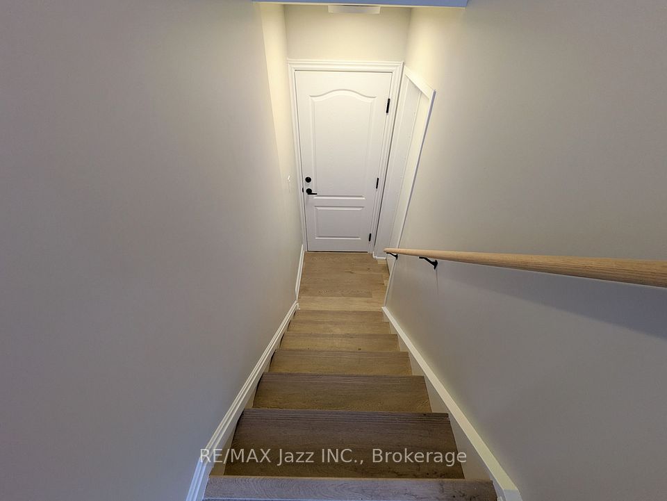 311 Dwight Avenue 2, Oshawa, ON L1J 1K8 7