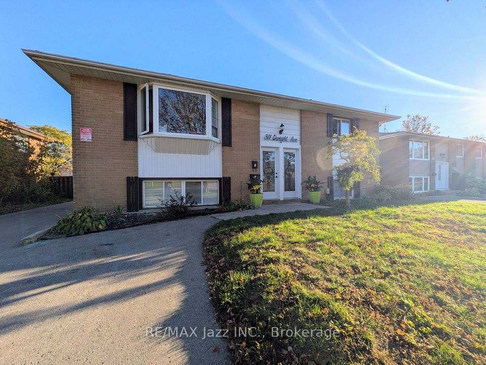 311 Dwight Avenue 2, Oshawa, ON L1J 1K8 3