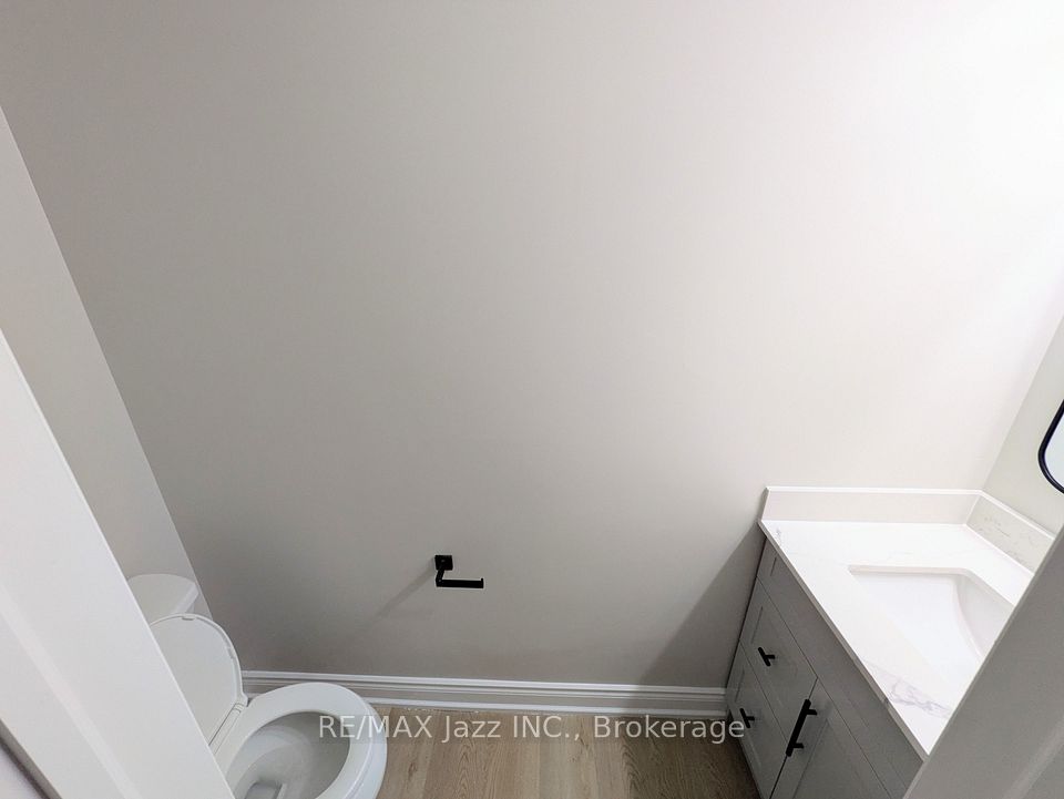 311 Dwight Avenue 2, Oshawa, ON L1J 1K8 17