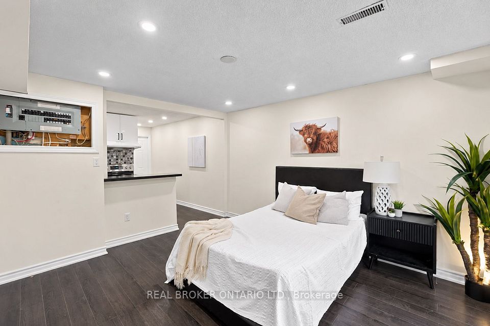 27 Collinsgrove Road, Toronto, ON M1E 3S3 19