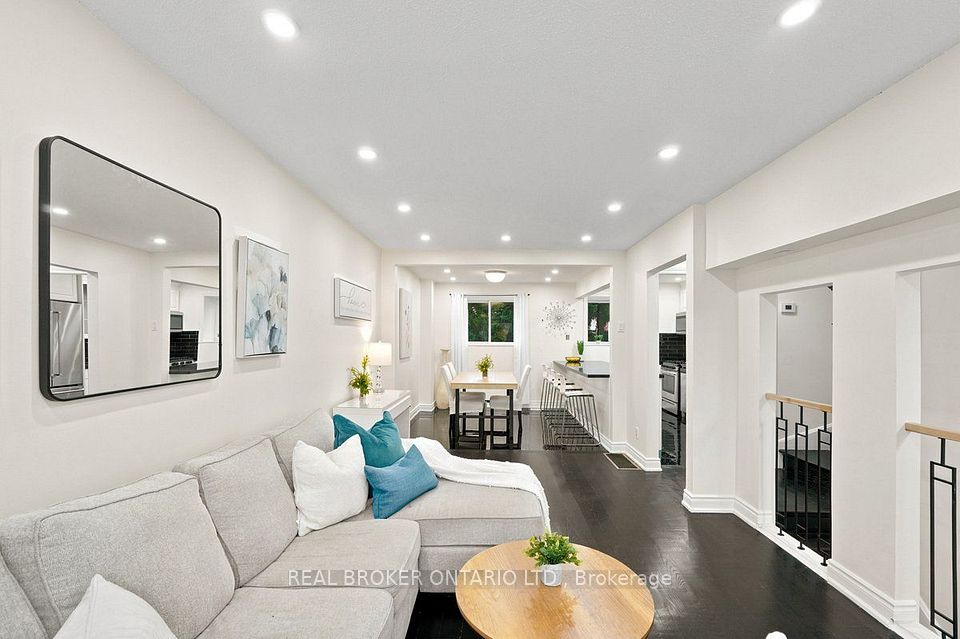 27 Collinsgrove Road, Toronto, ON M1E 3S3 4