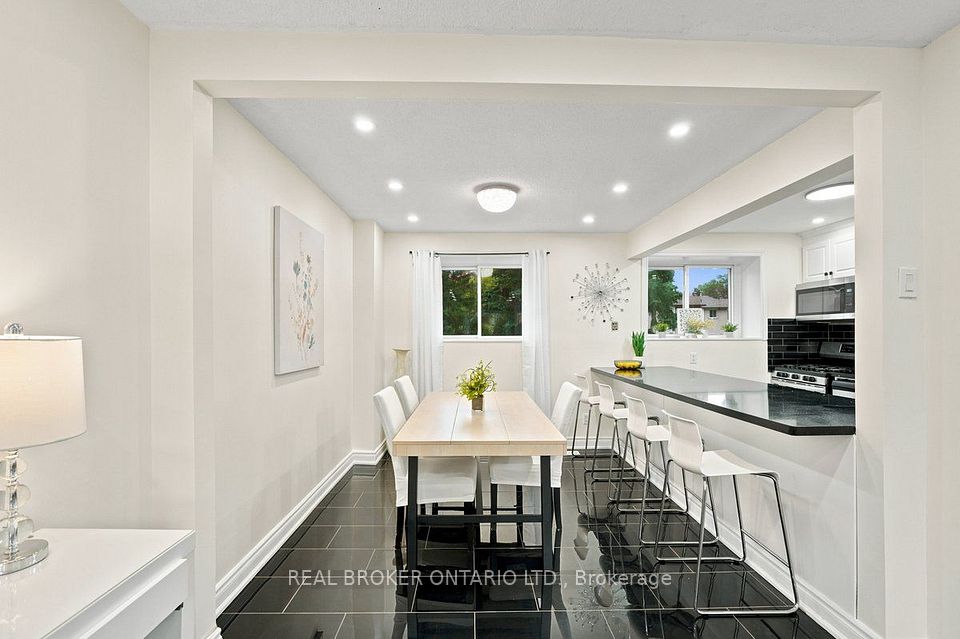 27 Collinsgrove Road, Toronto, ON M1E 3S3 5