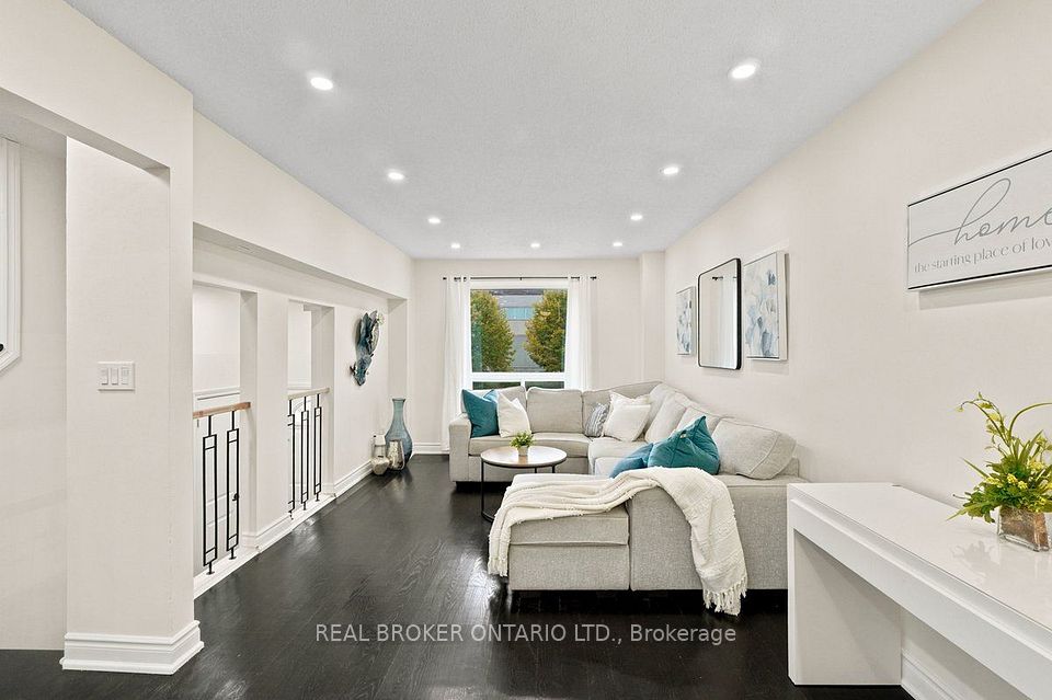27 Collinsgrove Road, Toronto, ON M1E 3S3 2