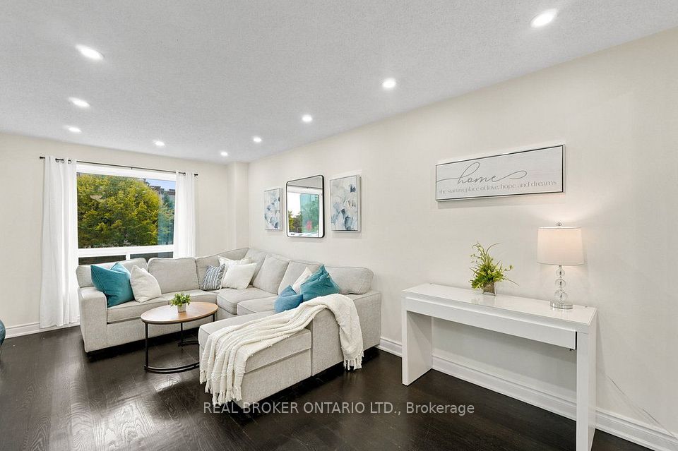 27 Collinsgrove Road, Toronto, ON M1E 3S3 3