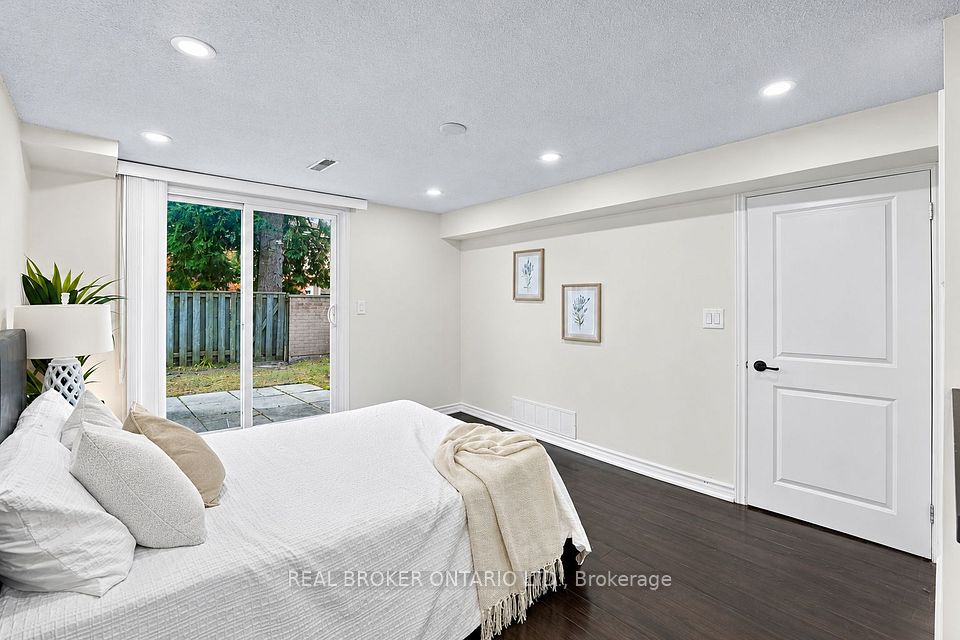 27 Collinsgrove Road, Toronto, ON M1E 3S3 17