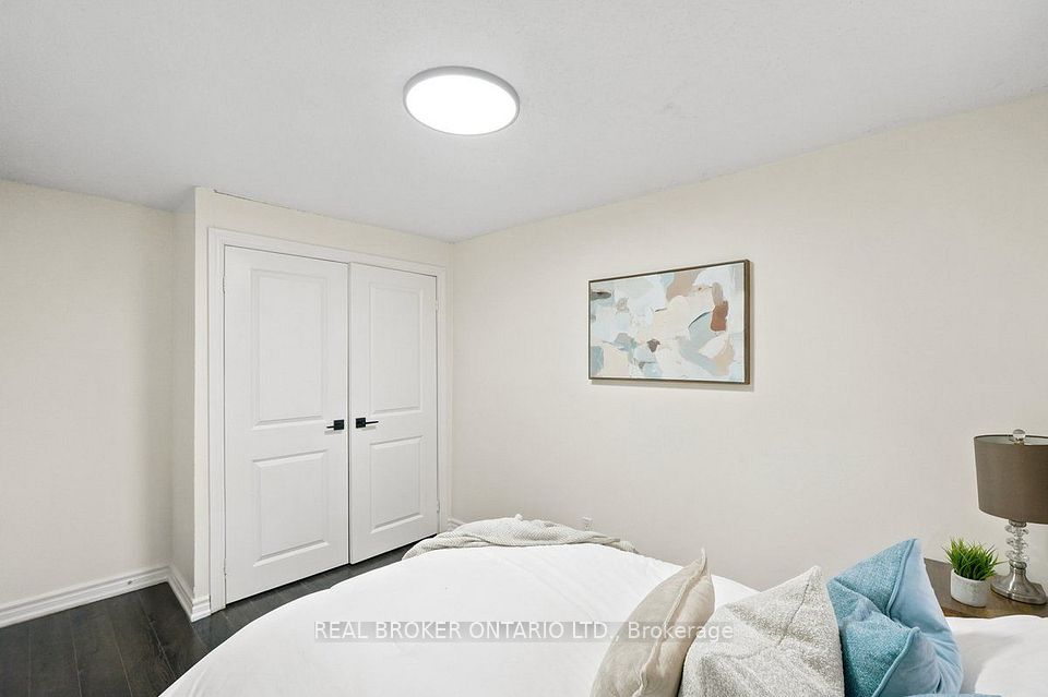27 Collinsgrove Road, Toronto, ON M1E 3S3 15