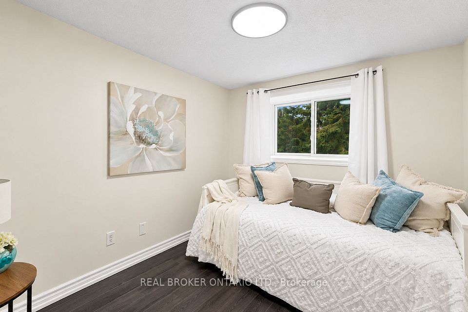 27 Collinsgrove Road, Toronto, ON M1E 3S3 16