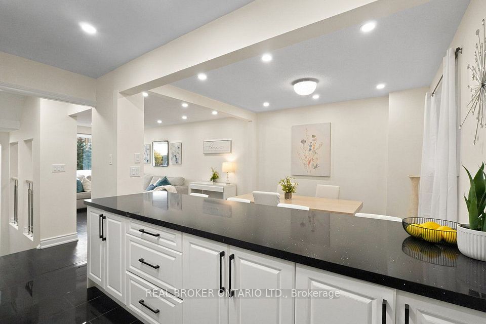 27 Collinsgrove Road, Toronto, ON M1E 3S3 7