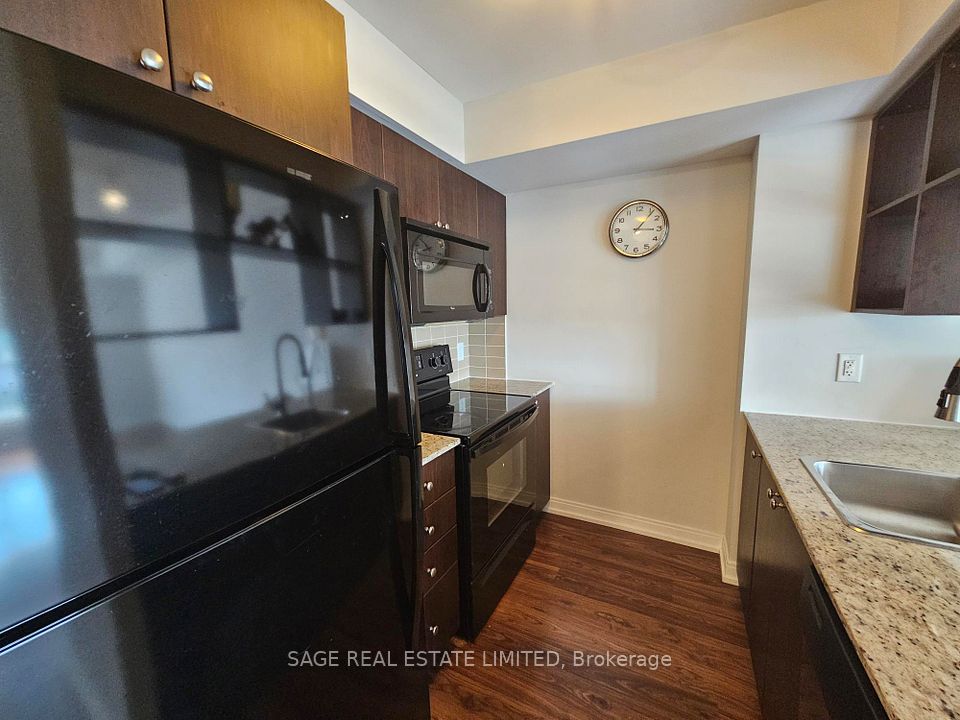 151 VIllage Green Square 705, Toronto, ON M1S 0K5 3