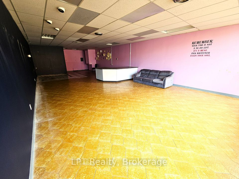74 Simcoe Street S 102, Oshawa, ON L1H 4G6 2