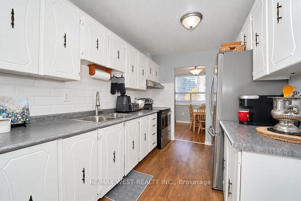 4064 Lawrence Avenue E 221C, Toronto, ON M1E 4V6 5
