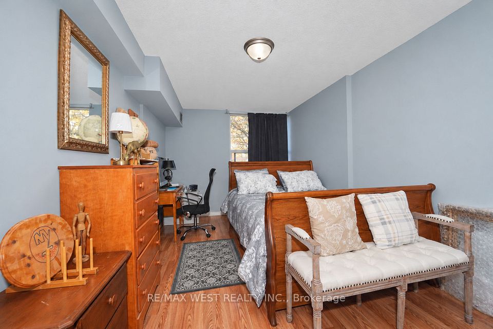 4064 Lawrence Avenue E 221C, Toronto, ON M1E 4V6 6