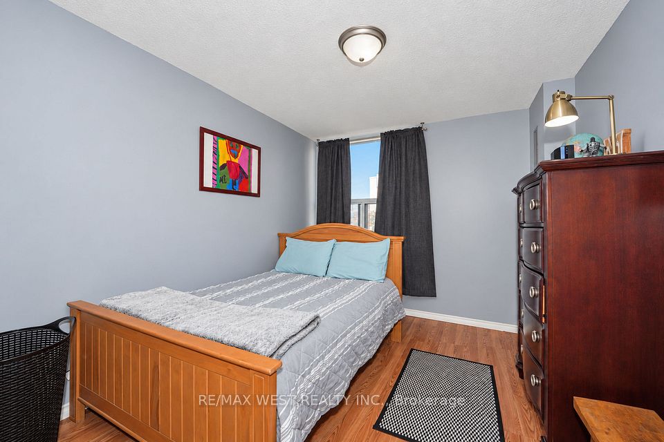 4064 Lawrence Avenue E 221C, Toronto, ON M1E 4V6 9