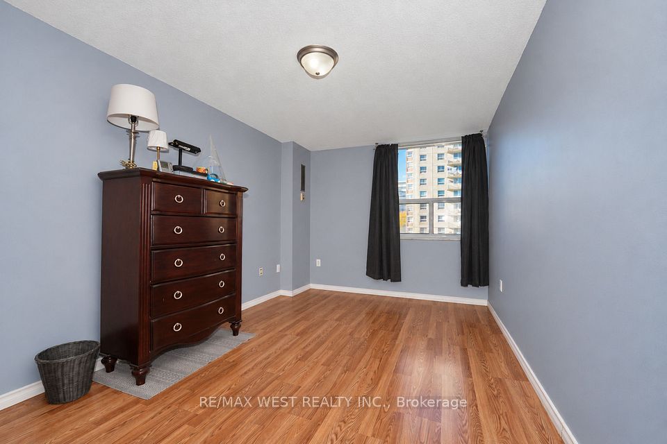 4064 Lawrence Avenue E 221C, Toronto, ON M1E 4V6 10