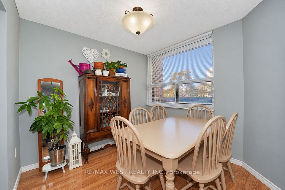 4064 Lawrence Avenue E 221C, Toronto, ON M1E 4V6 4
