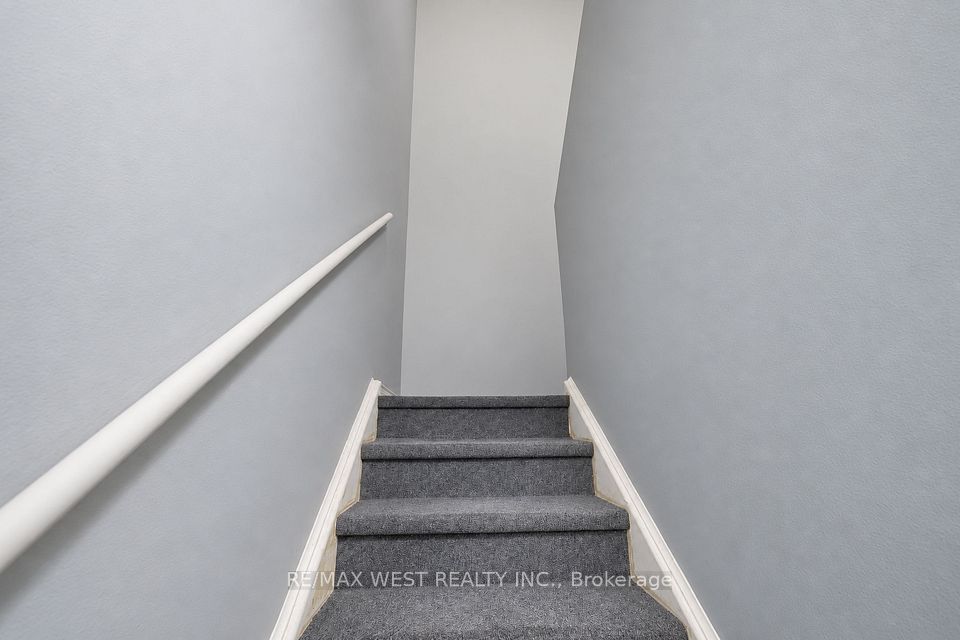 4064 Lawrence Avenue E 221C, Toronto, ON M1E 4V6 8