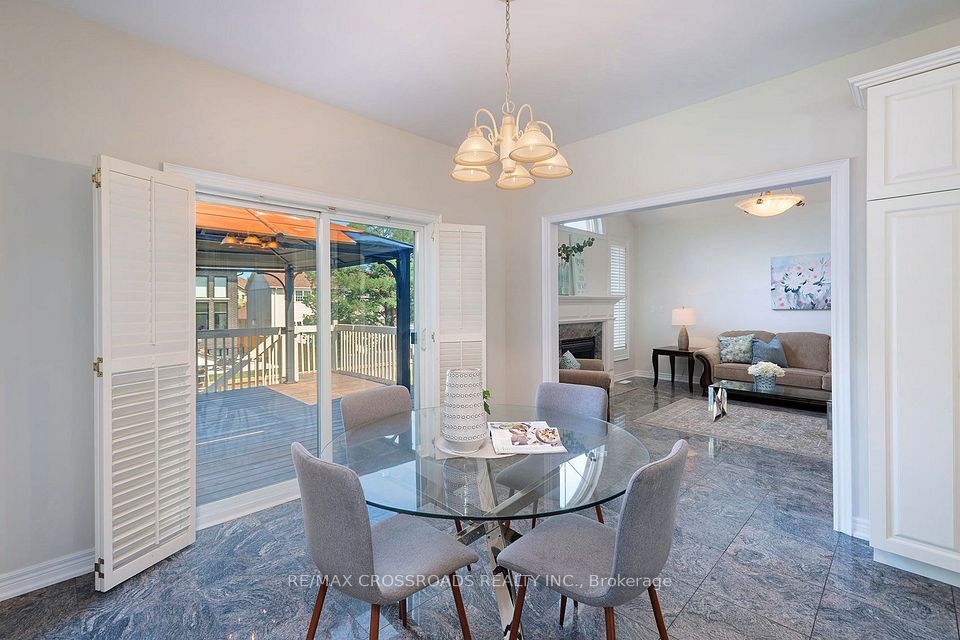 1859 New Street, Pickering, ON L1V 1S7 12