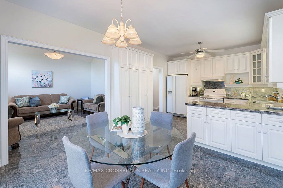 1859 New Street, Pickering, ON L1V 1S7 10