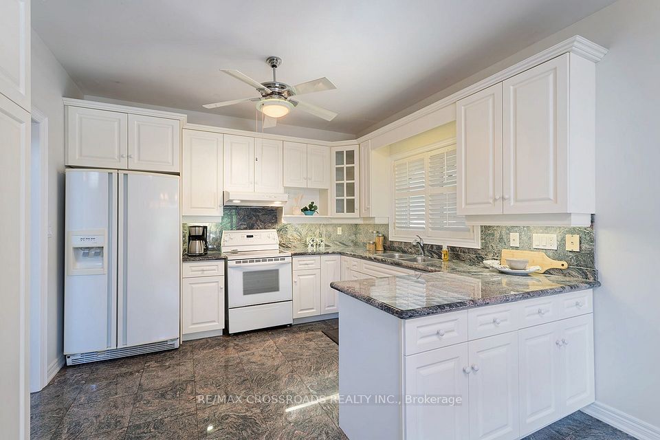 1859 New Street, Pickering, ON L1V 1S7 8