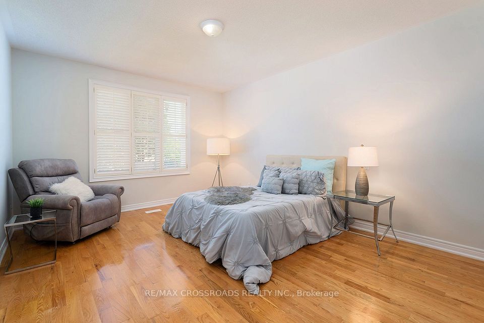 1859 New Street, Pickering, ON L1V 1S7 18