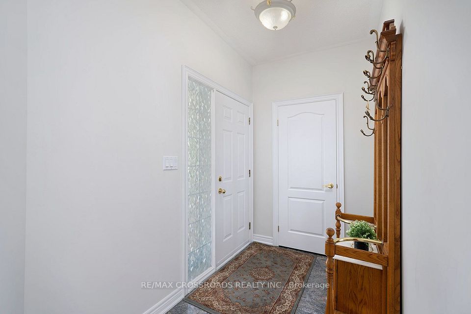 1859 New Street, Pickering, ON L1V 1S7 3