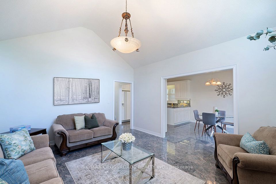 1859 New Street, Pickering, ON L1V 1S7 7
